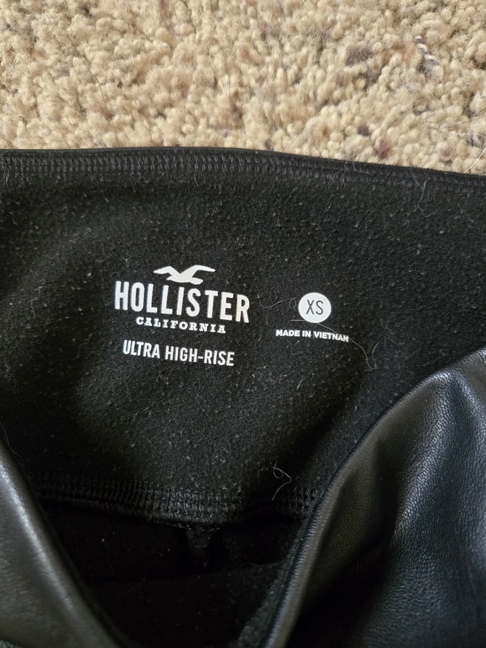 Hollister Black High-Waist Faux Leather Leggings - Picture 4 of 6